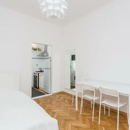 Flat In The Absolute Centre Of